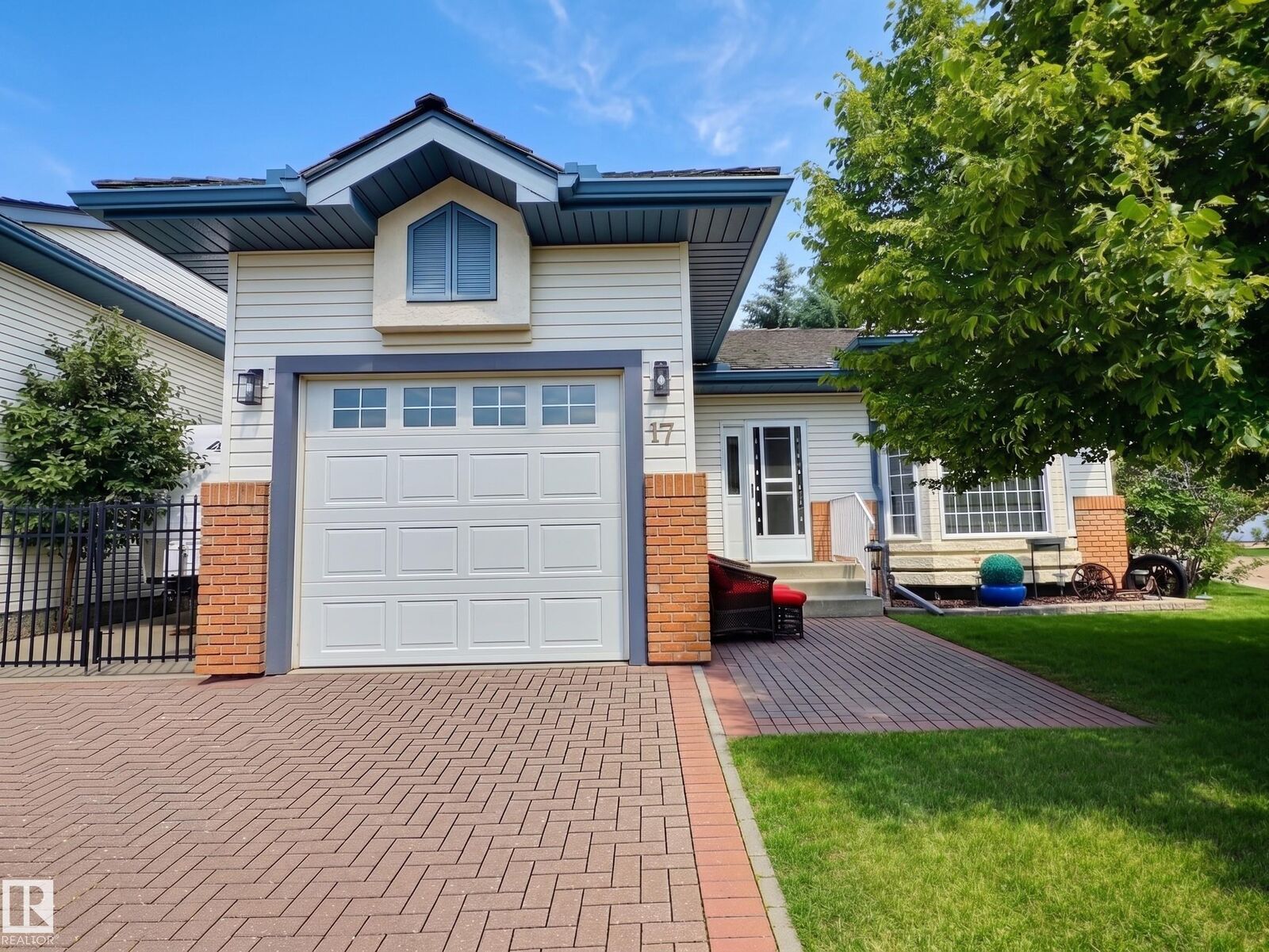 Property Photo: 10 Blackburn Drive SW 17 AB T6W 1C2