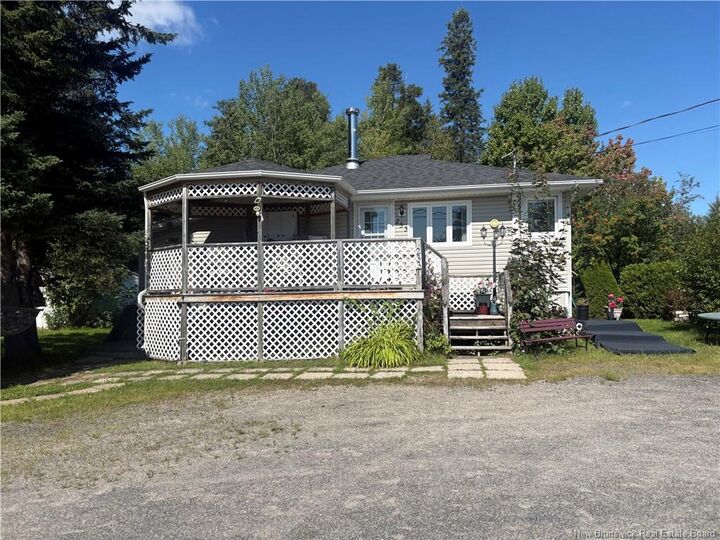 233 King George — photo 1