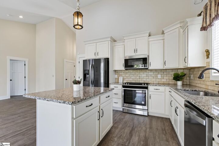 Property Photo:  811 Abberly Trail  SC 29651 