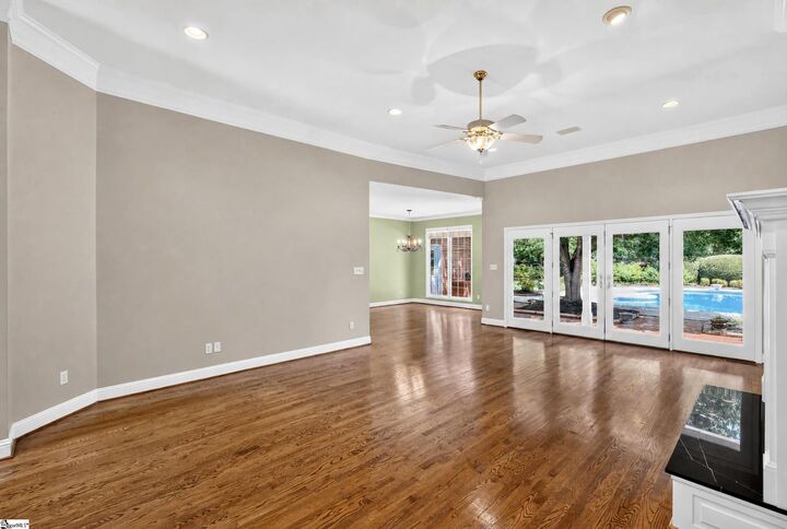Property Photo: 143 W Woodglen Road SC 29301