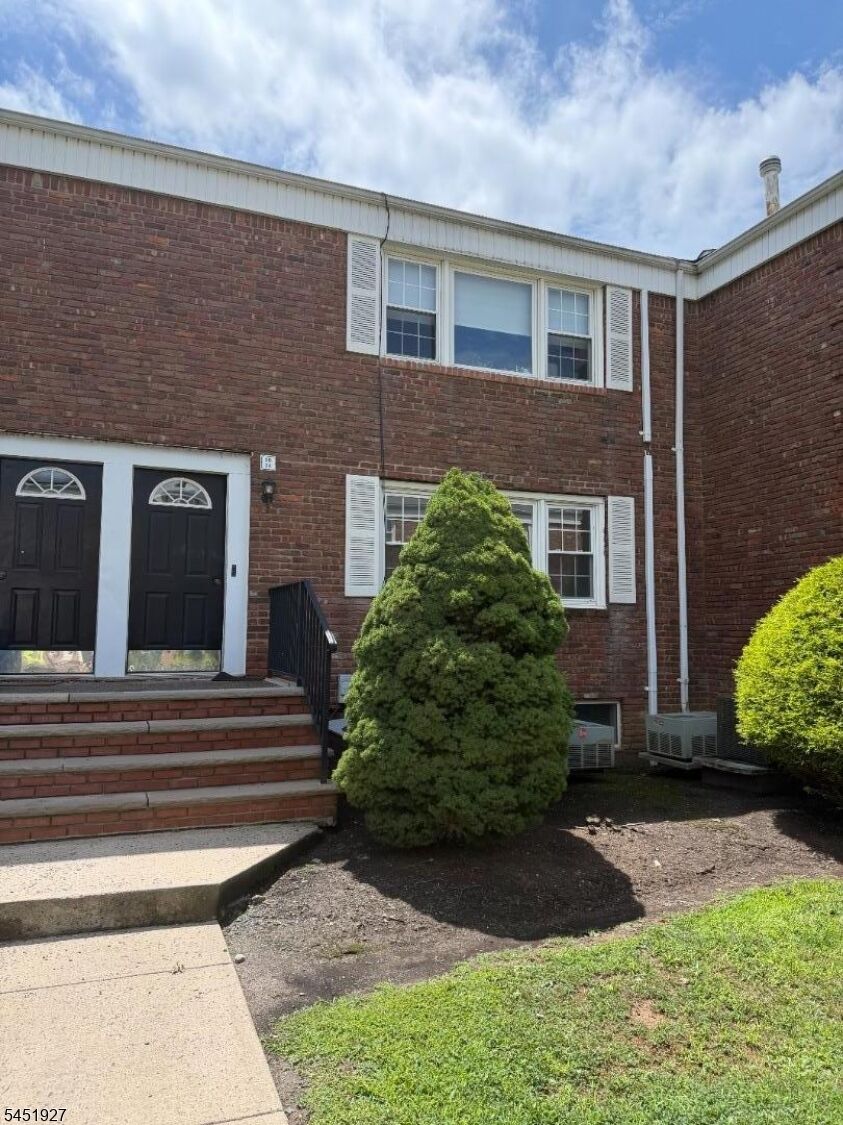 Property Photo:  17 Dartmouth Ave 2A  NJ 08807 