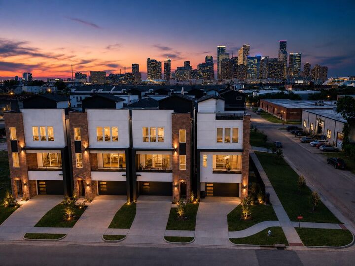 Property Photo:  1117 Ennis Street  TX 77003 