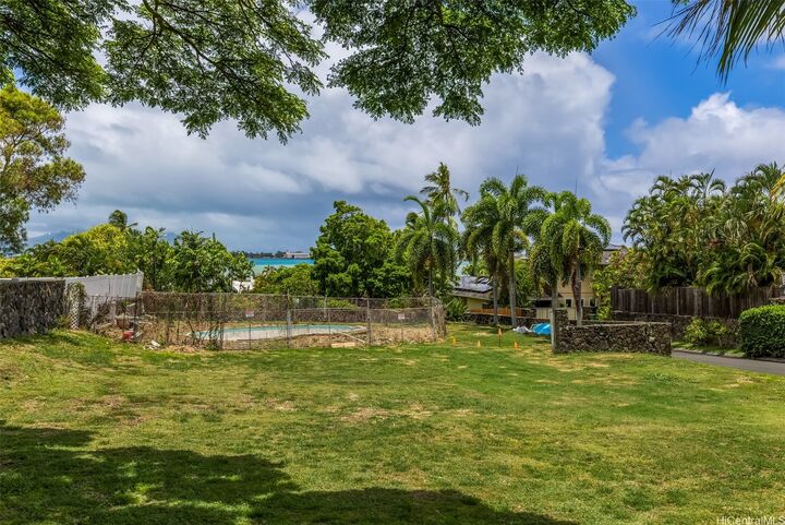Property Photo:  5 Paku Place  HI 96744 