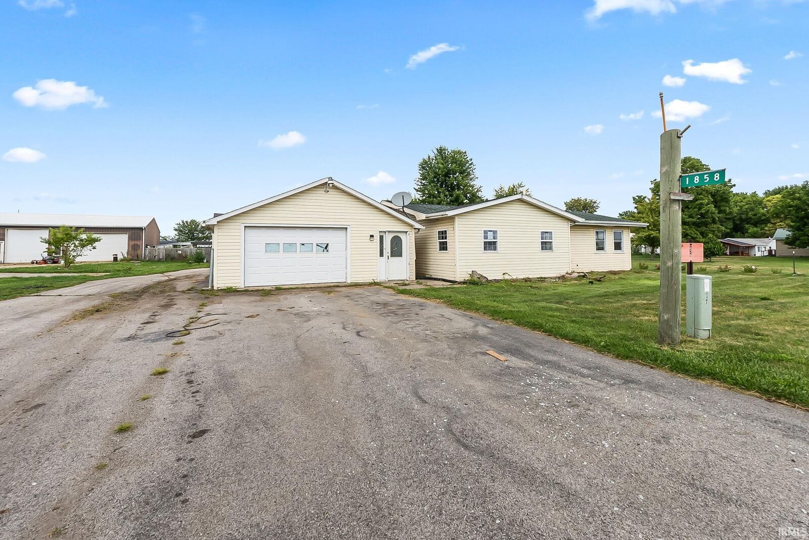Property Photo:  1858 W Auburn Drive  IN 46706-3340 