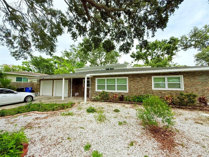 Property Photo: 1557 Robinson Drive N FL 33710