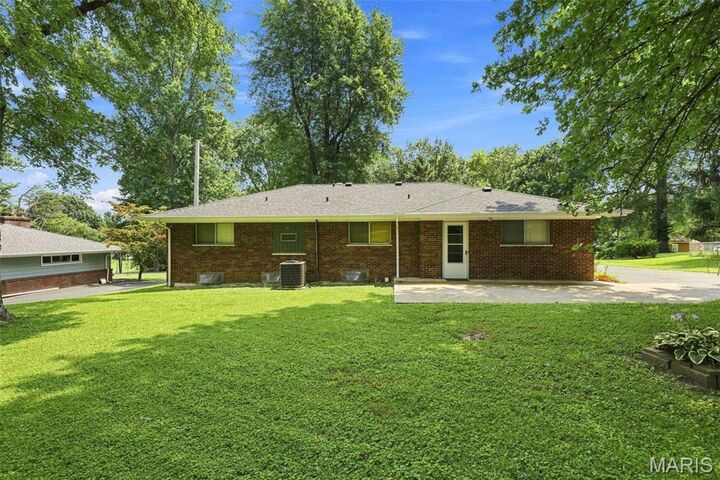 Property Photo: 1408 Belgrove Drive MO 63137