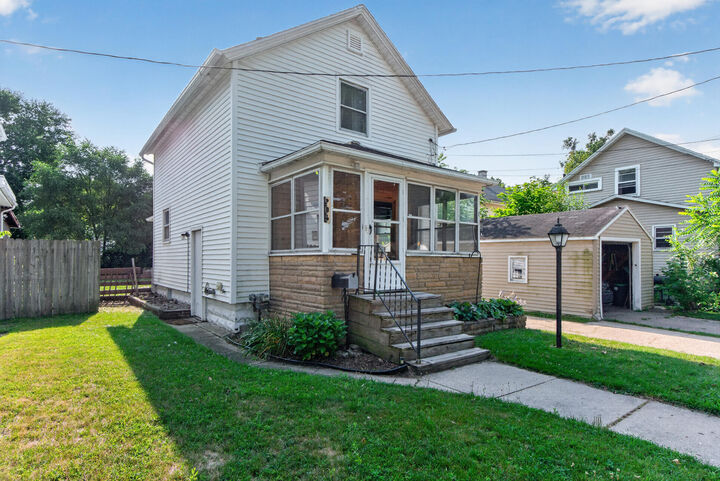 Property Photo: 905 N Elm Avenue MI 49202