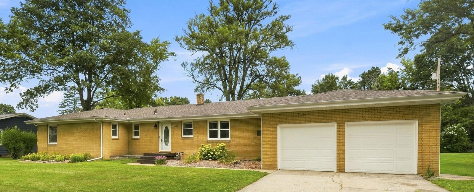 Property Photo:  1615 Maiden Lane  MI 49085 