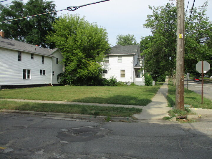 Property Photo: 511 S Blackstone Street MI 49203