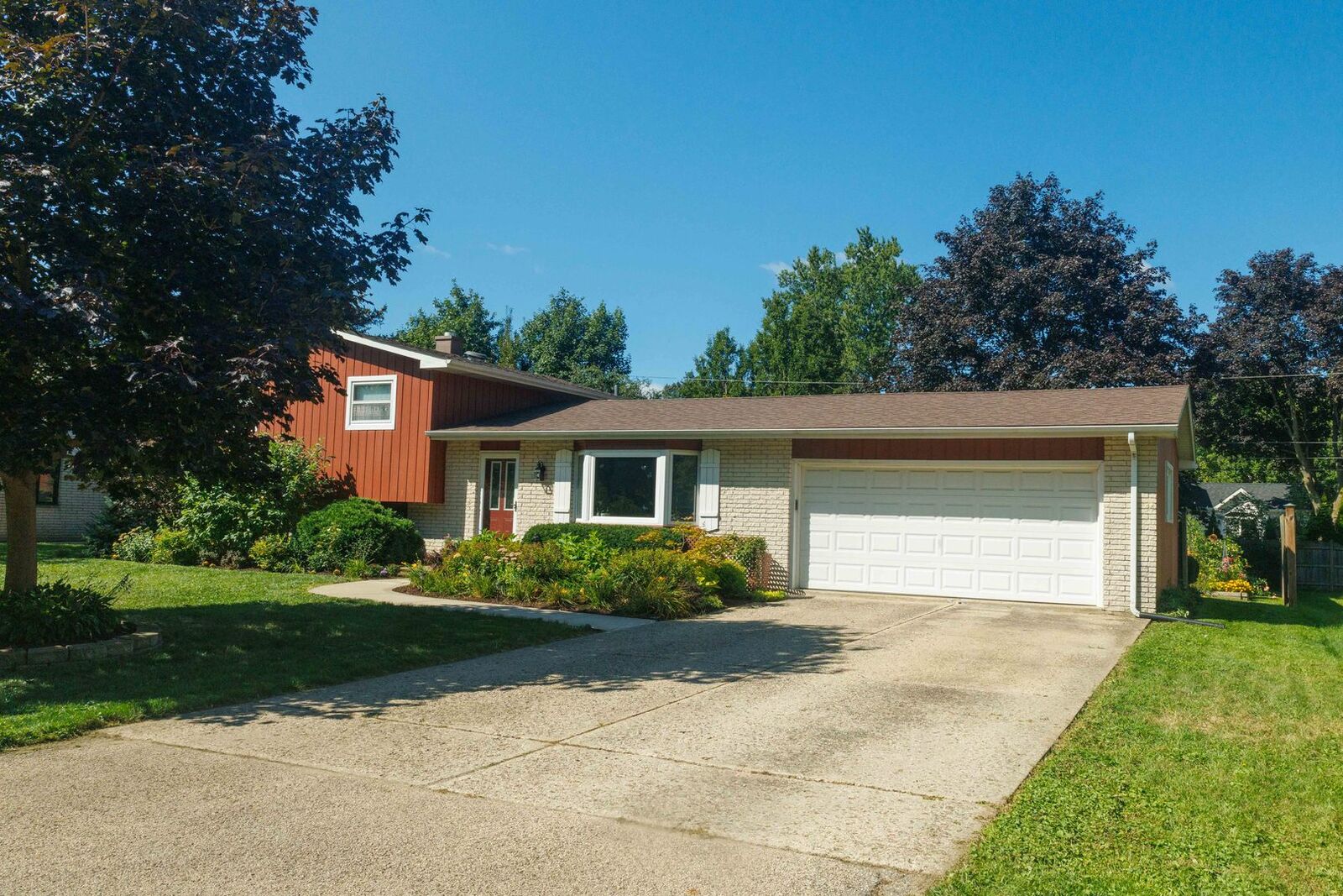 Property Photo:  936 Estes Street  IL 60031 