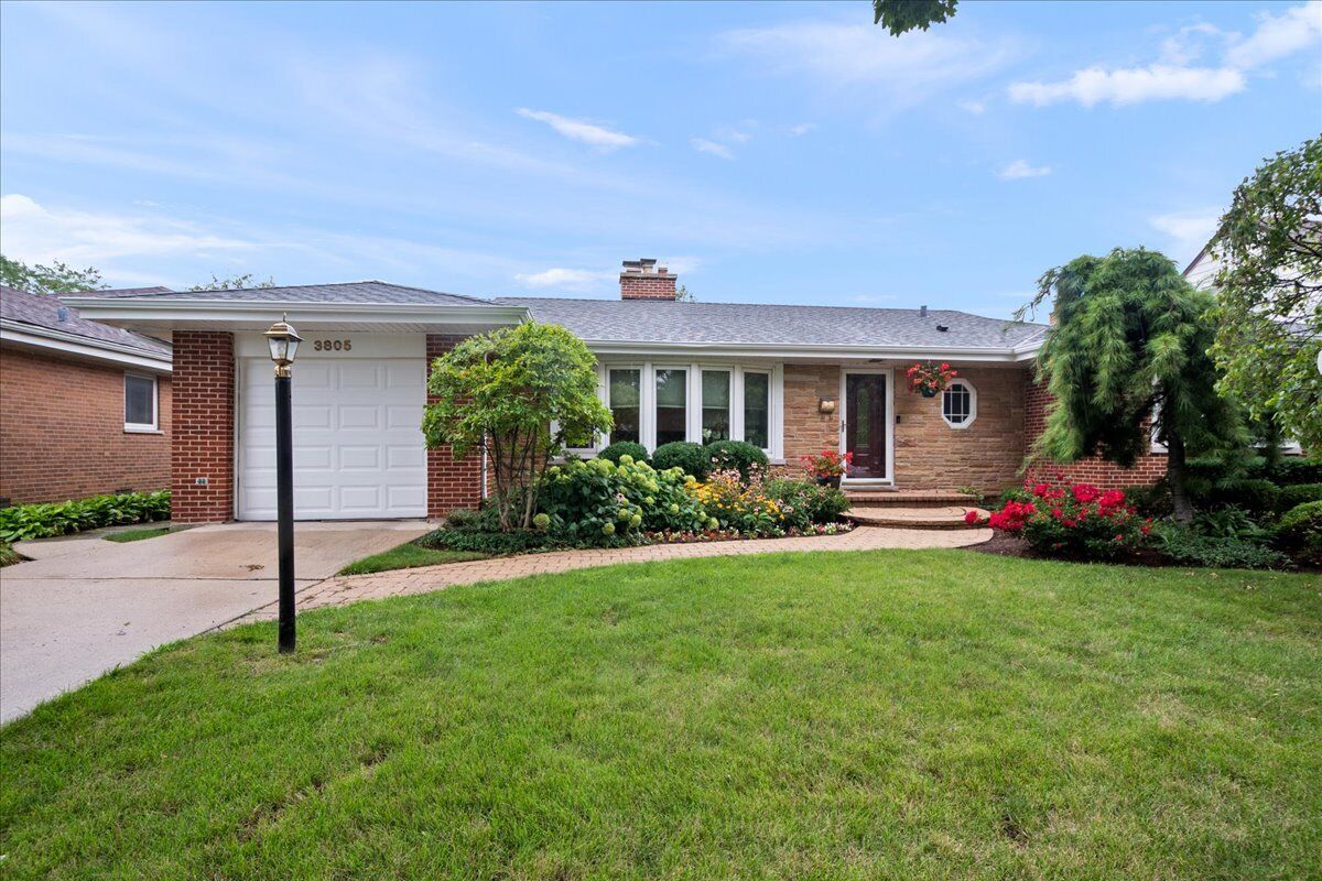 Property Photo: 3805 W Jarlath Street IL 60712