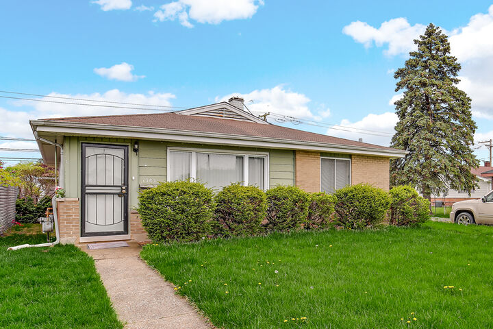 Property Photo:  1383 Greenbay Avenue  IL 60409 