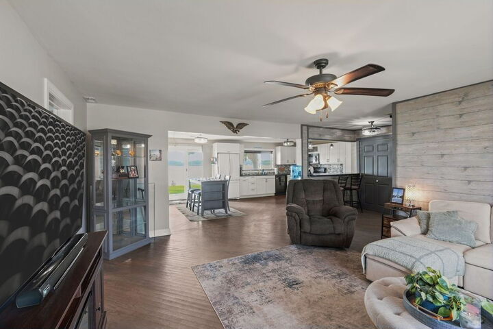 Property Photo:  