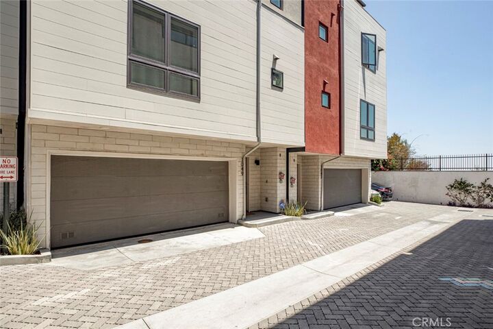 Property Photo:  1049 N Joels Place  CA 90012 
