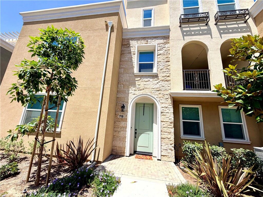 Property Photo:  715 Winchester Drive  CA 93036 