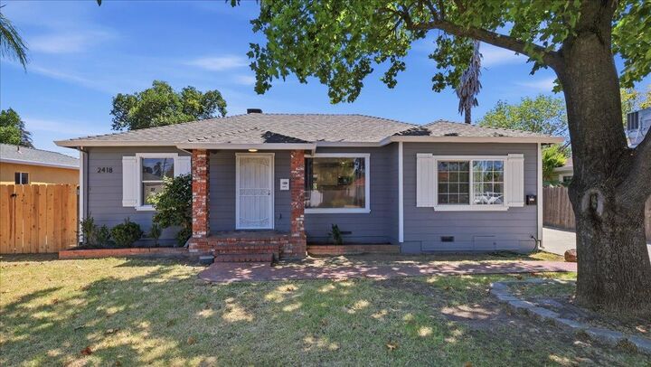 Property Photo: 2418 E Park Street CA 95205
