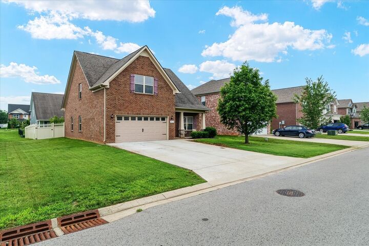 Property Photo:  405 Spitzy Ln  TN 37167 