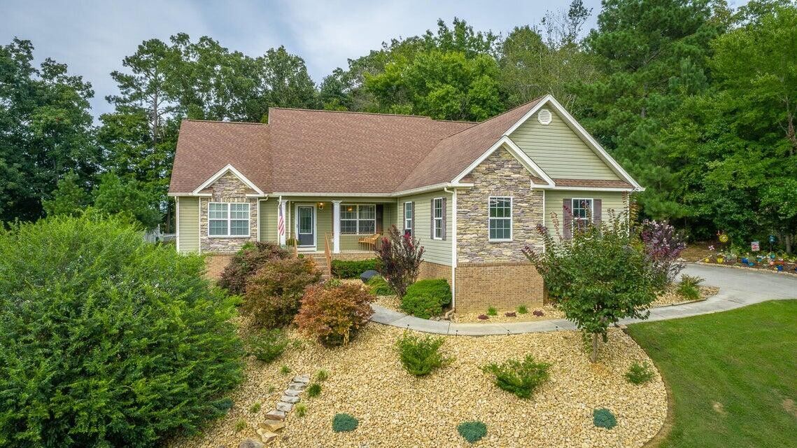 Property Photo: 325 Broken Arrow Lane SW TN 37311