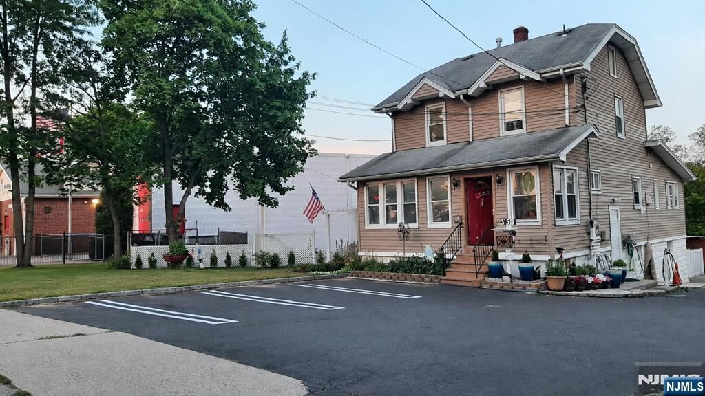 Property Photo:  58 S Farview Avenue  NJ 07652 