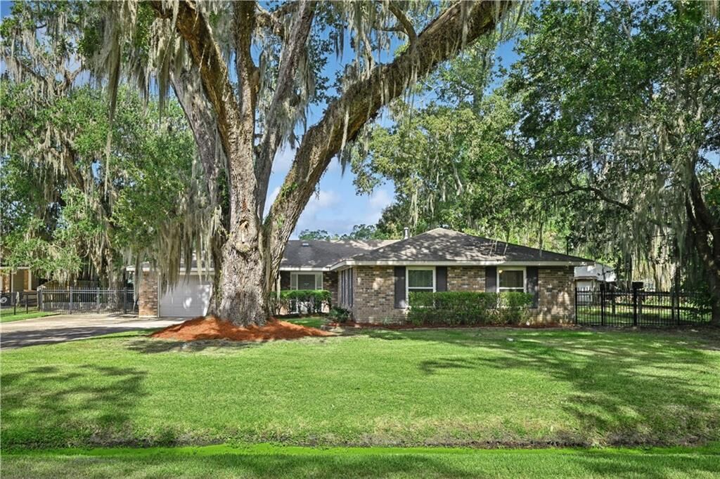 Property Photo: 230 Oak Lane LA 70448