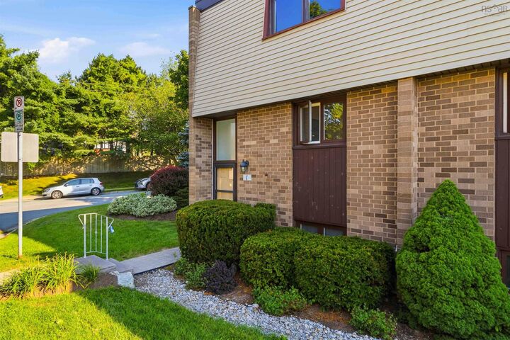 Property Photo: 1 Forestside Crescent NS B3M 1M5