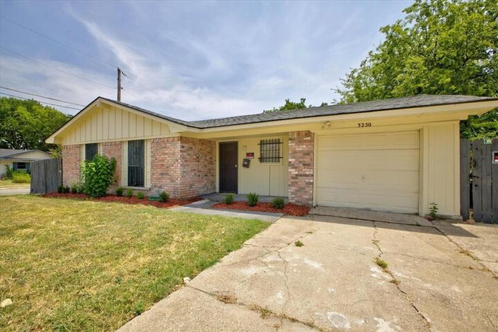 Property Photo: 3250 Pacesetter Drive TX 75241