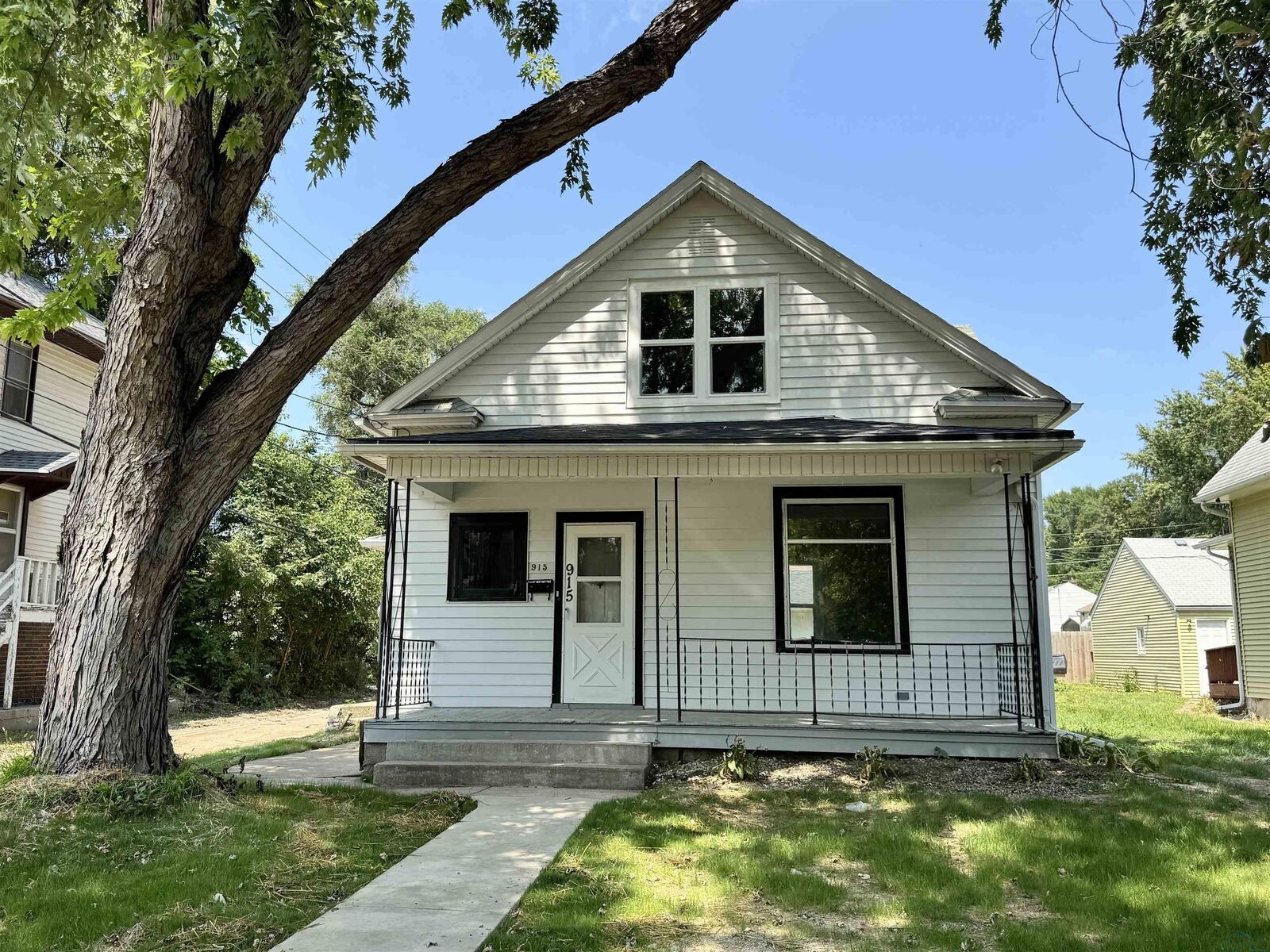 Property Photo: 915 21st Street IA 51104