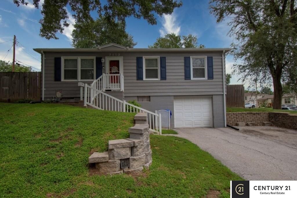 Property Photo:  7413 S 76th Avenue  NE 68128 