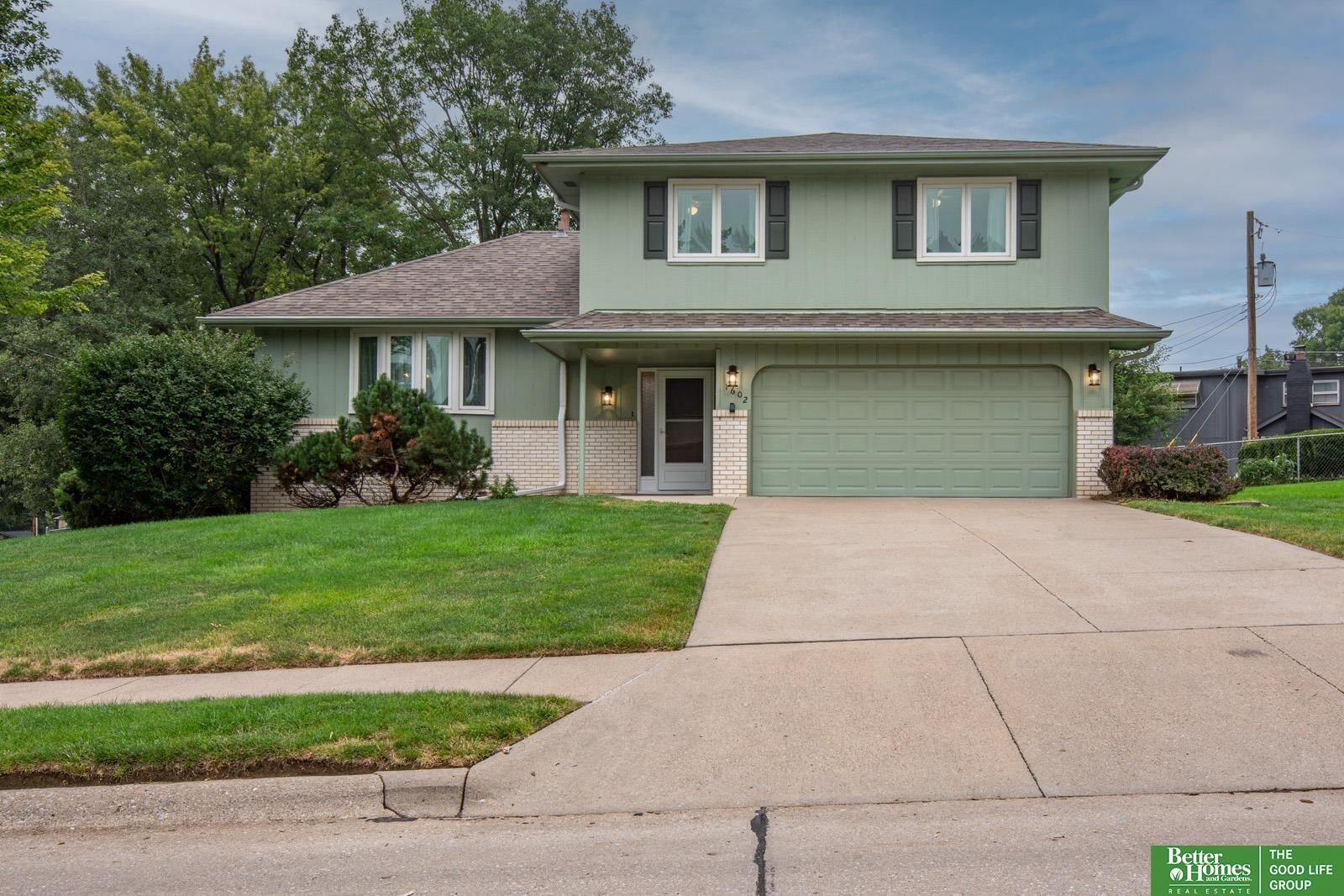 Property Photo:  1602 Lawrence Lane  NE 68005 