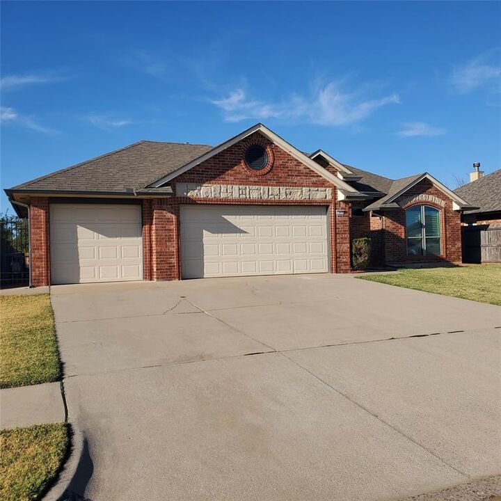 Property Photo:  1617 SW 31st Street  OK 73160 