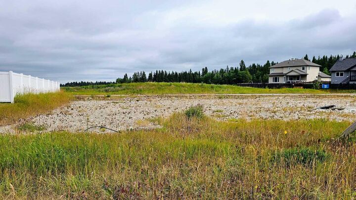 Property Photo:  220 12 Avenue NE  AB T0M 1X0 