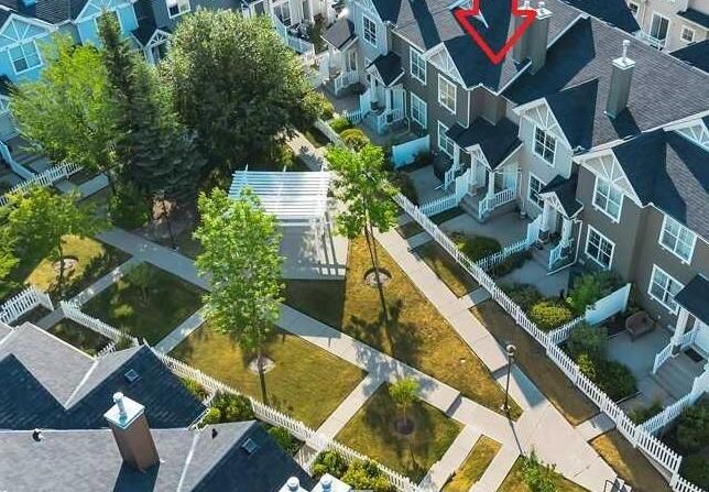 Property Photo: 80 Elgin Gardens SE AB T2Z 4T4