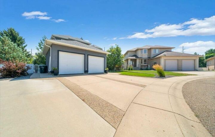 Property Photo: 633 Spruce Way SE AB T1B 4L4