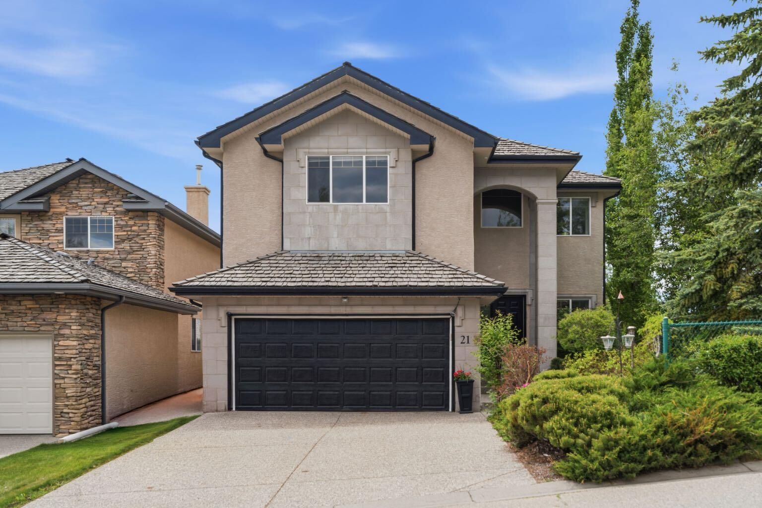 Property Photo: 21 Royal Ridge Hill NW AB T3G 4T9