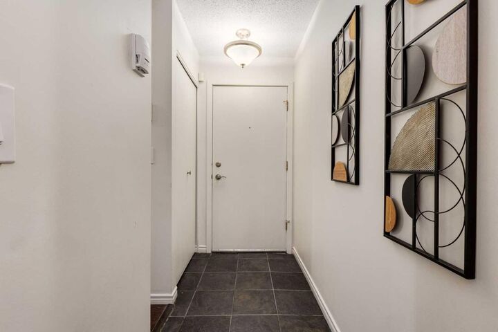 Property Photo: 906 4 Avenue NW 3 AB T2N 0M8