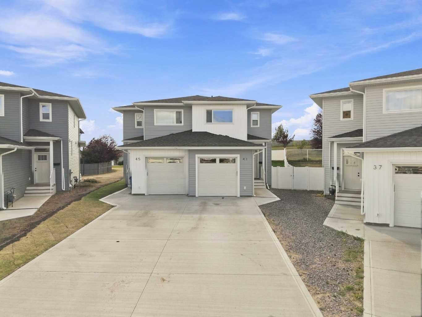 Property Photo: 41 Pinnacle Close AB T4M 0M3