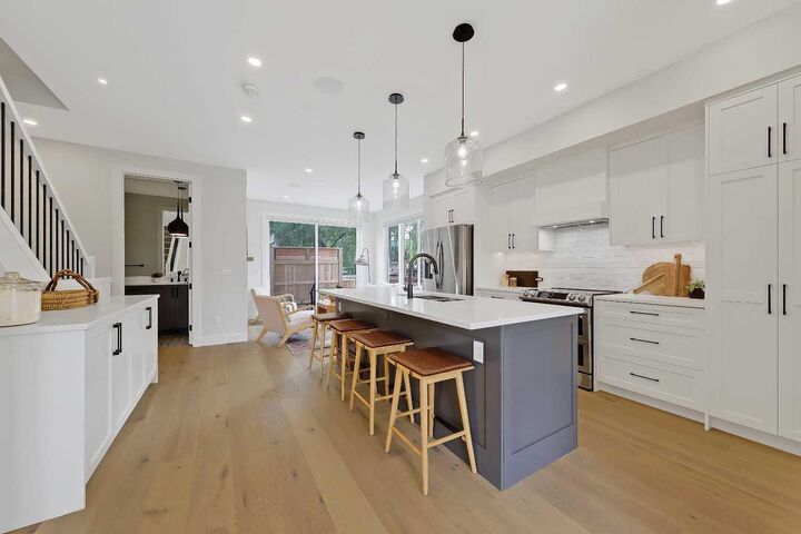Property Photo: 5004 21 Street SW AB T2T 5B8