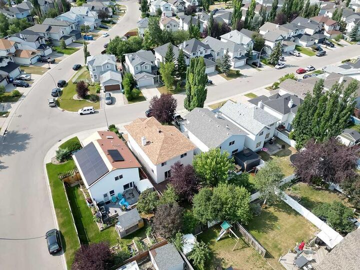 Property Photo: 3782 Douglas Ridge Link SE AB T2Z 3H7