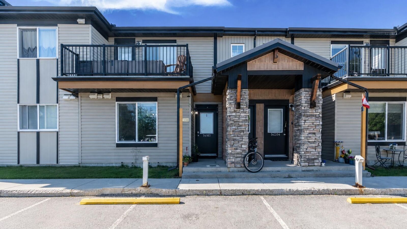Property Photo: 2781 Chinook Winds Drive SW 14103 AB T4B 3S5