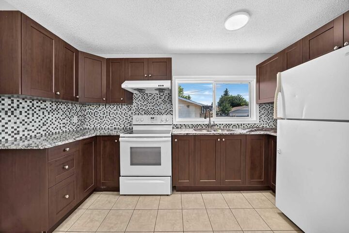 Property Photo: 80 Pensville Road SE AB T2A 4K5