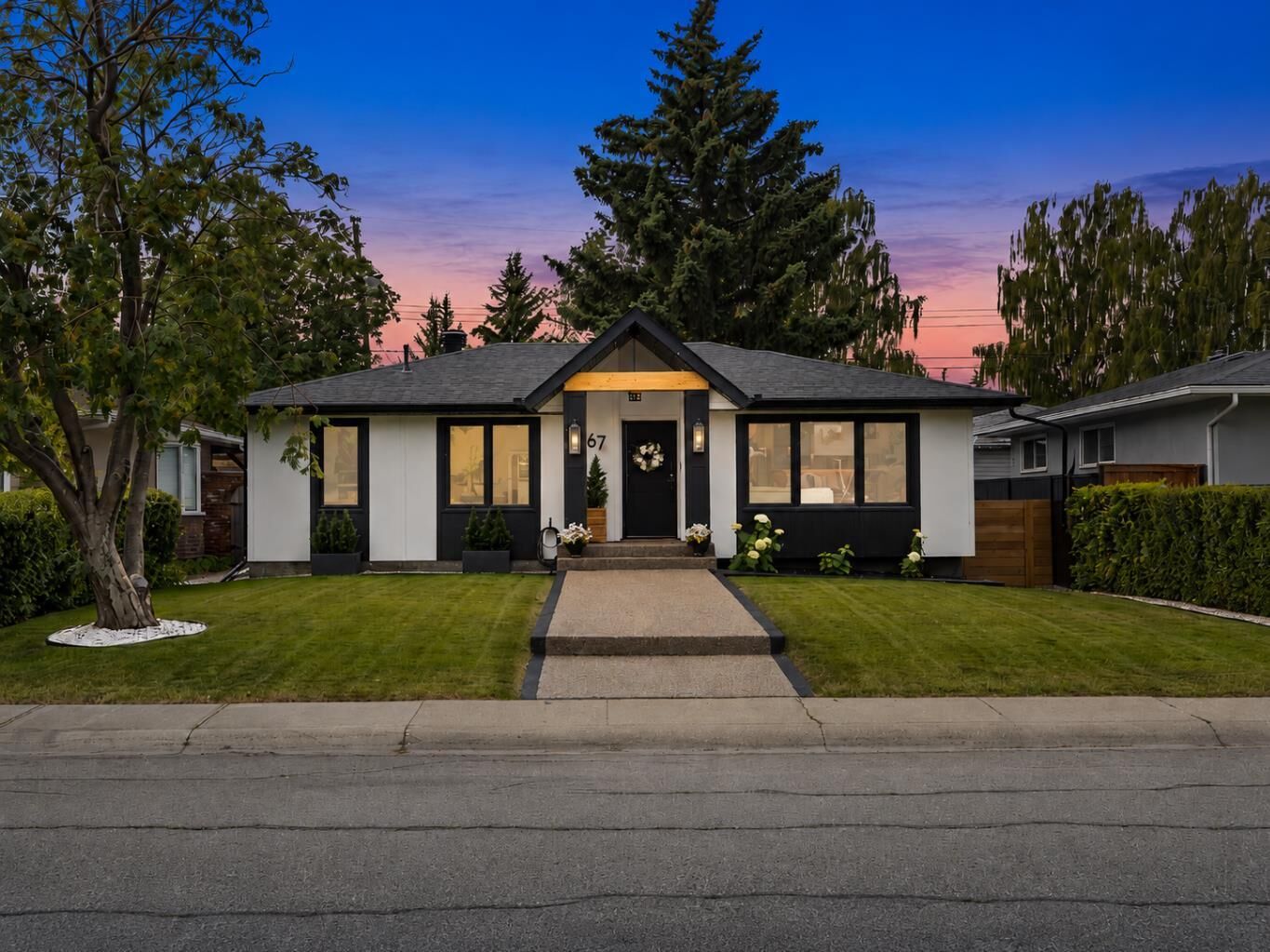 Property Photo: 67 Hollyburn Road SW AB T2V 3H2