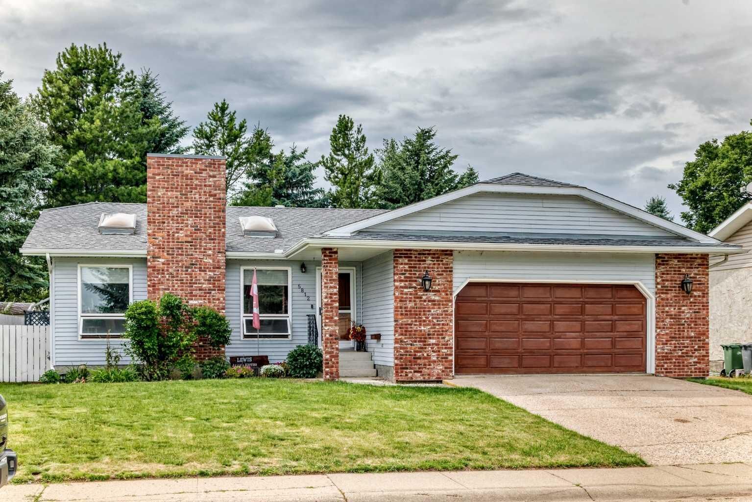Property Photo: 5812 60 Street AB T4J 1L3