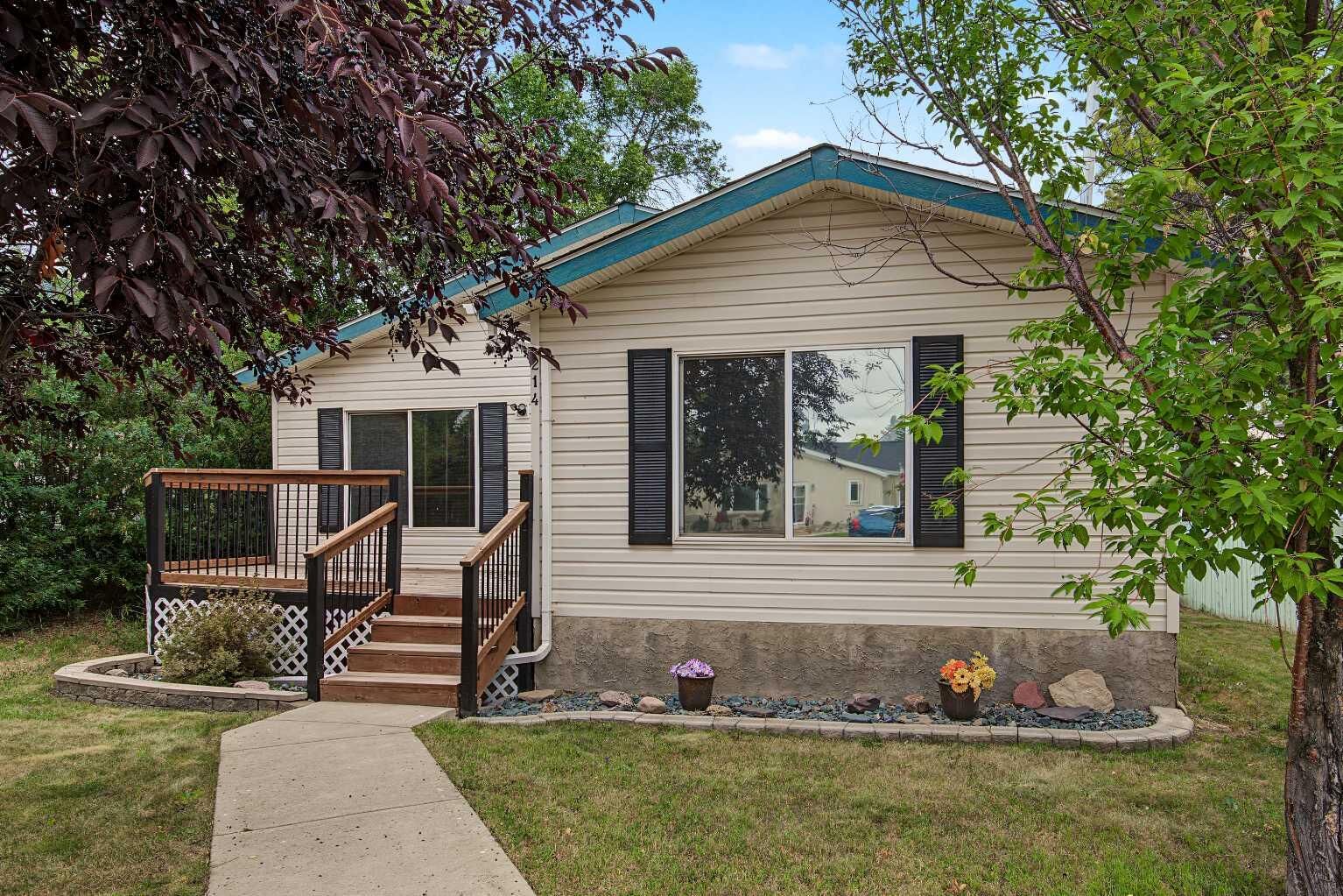Property Photo: 214 7 Street AB T0M 0G0