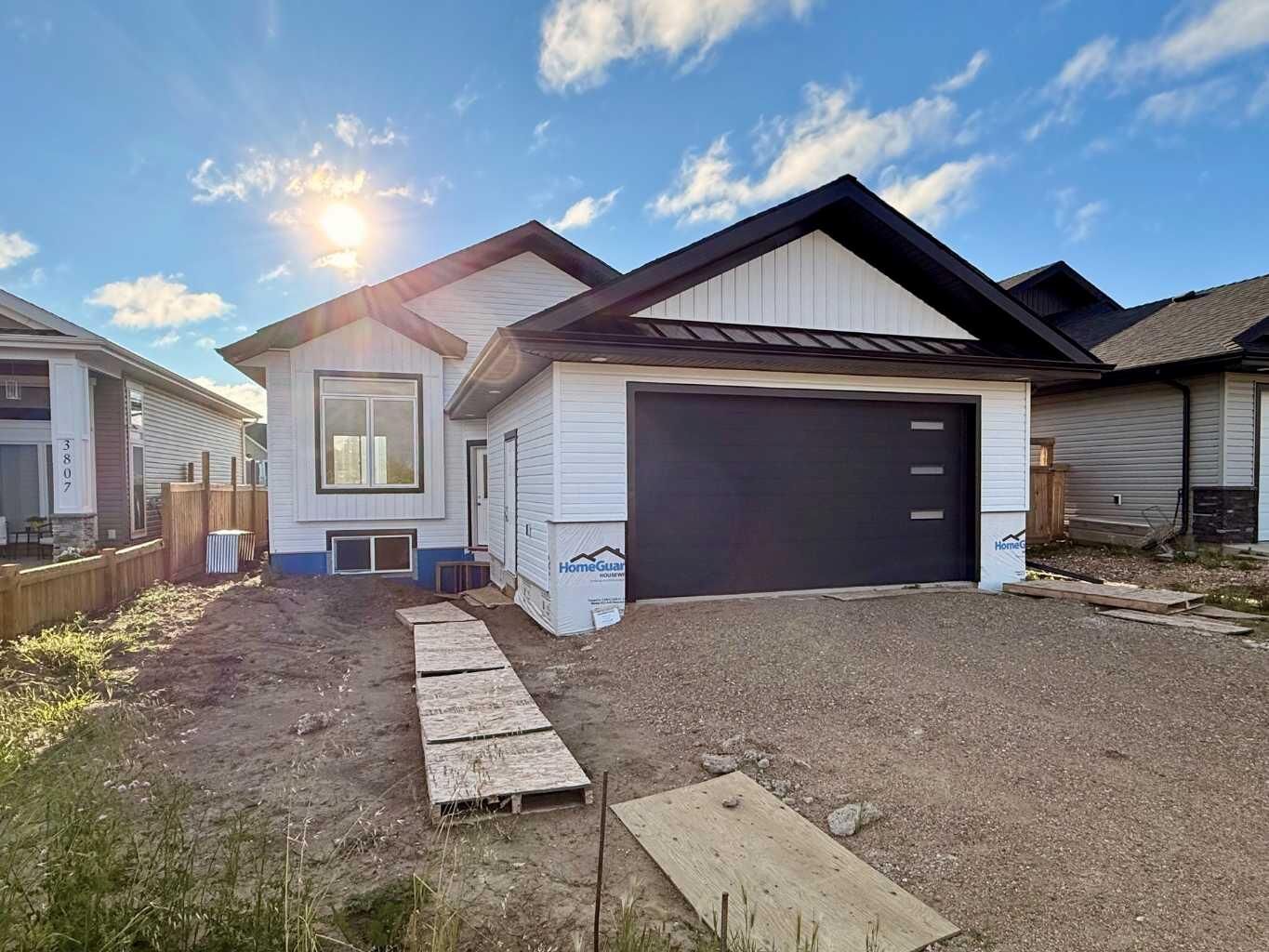 Property Photo: 3805 42 Avenue SK S9V 2K4