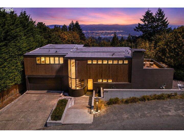 Property Photo:  4236 SW McDonnell Ter  OR 97239 