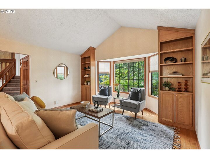 Property Photo: 16625 NE San Rafael Dr OR 97230
