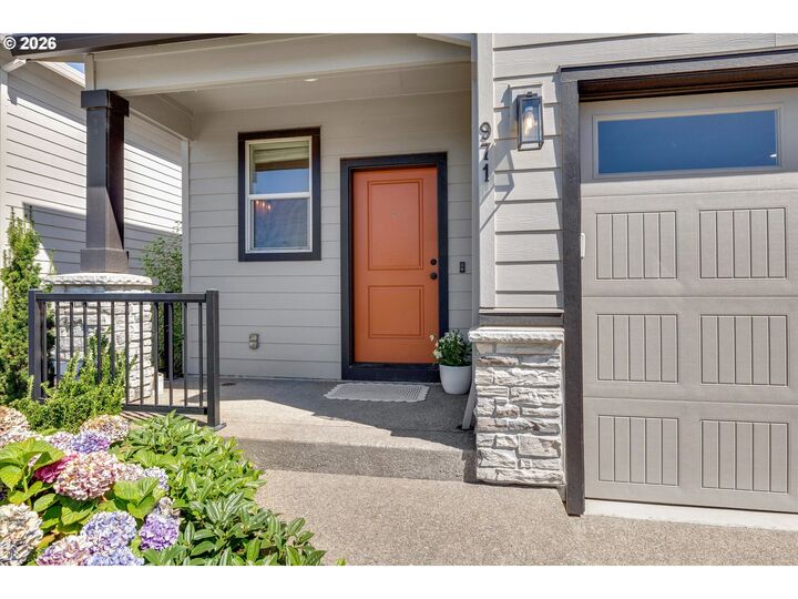 Property Photo: 971 NE Wildwood Dr OR 97023