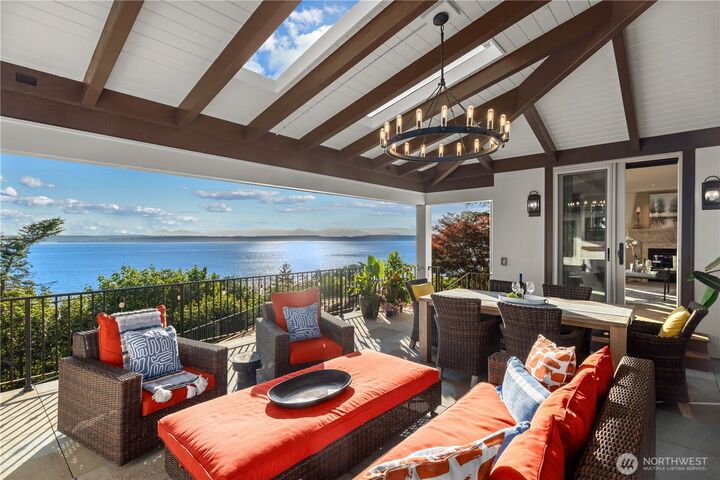 Property Photo: 2555 Magnolia Boulevard W WA 98199