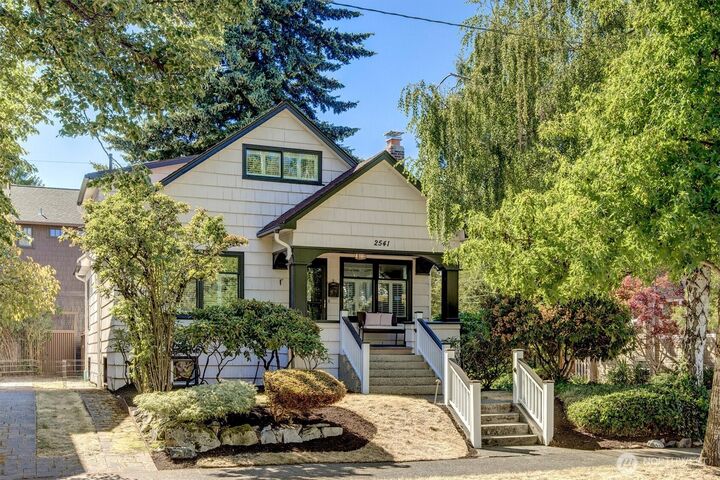 Property Photo:  2541  10th Avenue W  WA 98119 