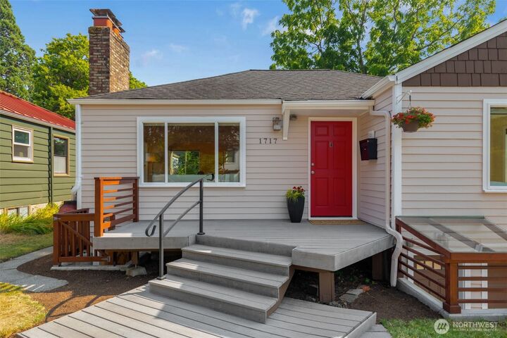Property Photo: 1717 N 82nd Street WA 98103